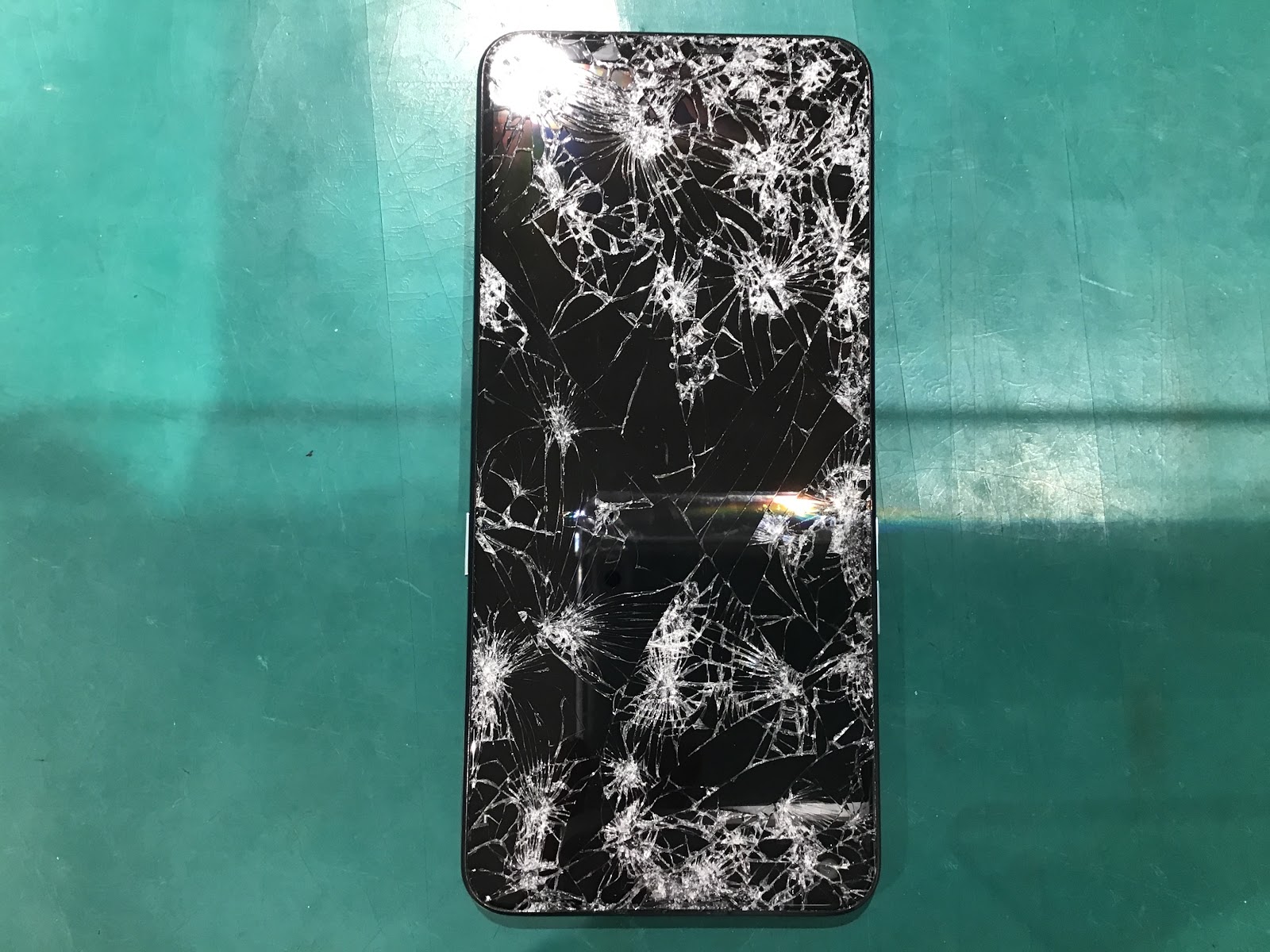 OPPO A55s(オッポ)の画面割れ修理は、スマホ修理工房町田モディ店までご相談ください！